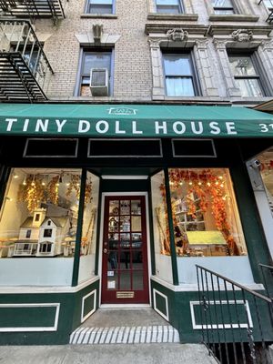 Tiny Doll House by null