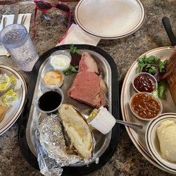 Bob's Texas T-Bone & Frosty's Lounge - Prime rib and smoked chicken