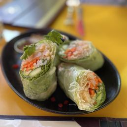 Avocado-shrimp Spring Rolls