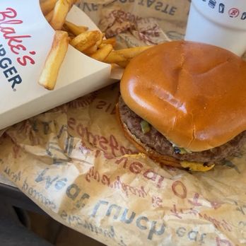 Blake's Lotaburger - "New Mexico Style" LOTA Burger - Burgers Near Me - Albuquerque, New Mexico
