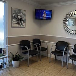 Gorgeous waiting room! Love the plants!