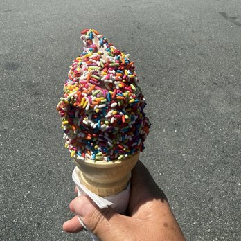Eskimo King - Felt light and it ended up being hollow in the middle!! - Ice Cream & Frozen Yogurt Near Me - Swansea, Massachusetts