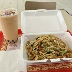 Judy's Kitchen - Vegetable lo mein, Thai milk tea w/ boba