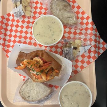 Pike Place Chowder - Maine-Style Lobster Roll, New England Clam Chowder - Seafood Near Me - Seattle, Washington Pike Place Chowder - Maine-Style Lobster Roll, New England Clam Chowder - Seafood Near Me - Seattle, Washington