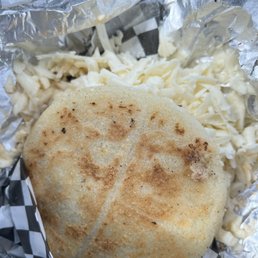 Arepa con Queso