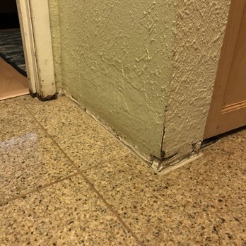 Kihei Akahi - Corners throughout are literally rotting away - Vacation Rentals Near Me - Kihei, Hawaii