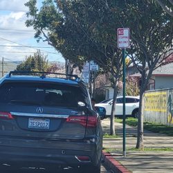 Eden Gardens - Are people really this stupid? They don't know what a red painted curb is? It clearly says No Stopping Bus Only on the pole