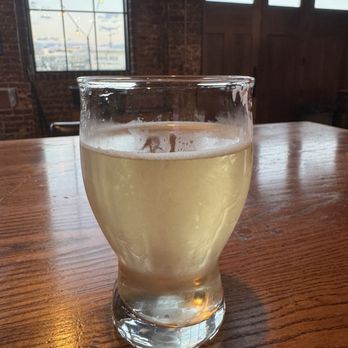 Monument City Brewing - RS Cider Sweet Pear - Breweries Near Me - Baltimore, Maryland