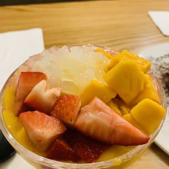Mango Mango Desserts - Strawberry Mango juice and lychee jelly with mango icecream - Desserts Near Me - Cherry Hill, New Jersey