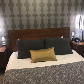 Hotel Vandivort - King size room! Very clean and modern. Loved it! - Hotels Near Me - Springfield, Missouri