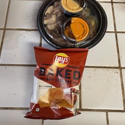 The full order with the baked chips and spicy sauces ;)~~|