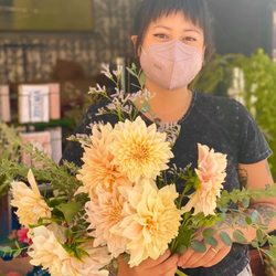 Flor on Fourth - Artfuly arranged bouquets.