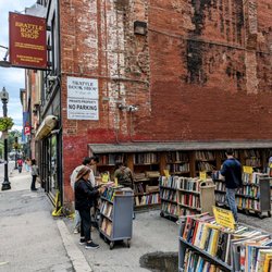 Brattle Book Shop - Outdoor bookstore