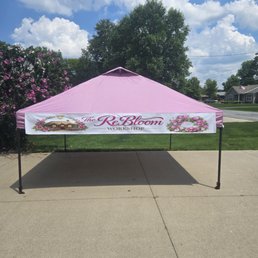 I had just attached my banner to my canopy. It's not fully extended, but you can see how it fits. I had just attached my banner to my canopy. It's not fully extended, but you can see how it fits.