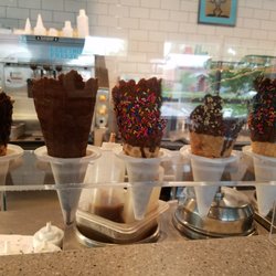 Creemee Ice Cream Parlor - Soft serve or hand dipped