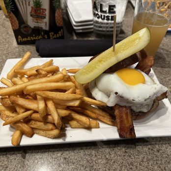 Geneva Ale House - Ale House Burger - American Near Me - Geneva, Illinois