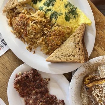 Red Barn Restaurant - Omelette with has browns, corned beef hash side - Breakfast & Brunch Near Me - Towaco, New Jersey Red Barn Restaurant - Omelette with has browns, corned beef hash side - Breakfast & Brunch Near Me - Towaco, New Jersey