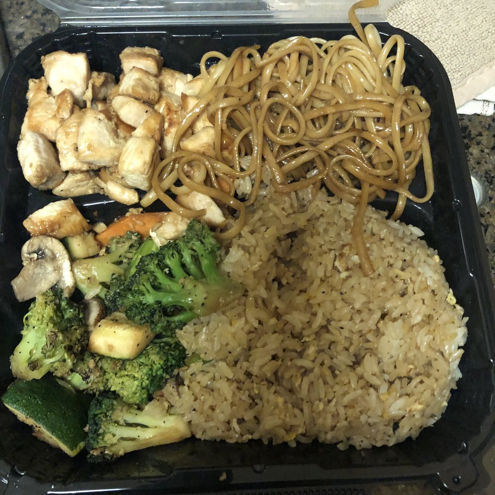 Shanghai Restaurant - a meal of rice, broccoli and mushrooms - Chinese Near Me - Gautier, Mississippi