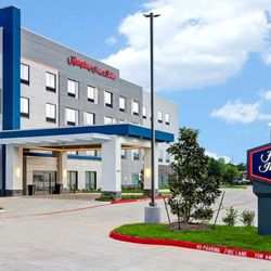 Hampton Inn & Suites Houston East Beltway 8 - Exterior