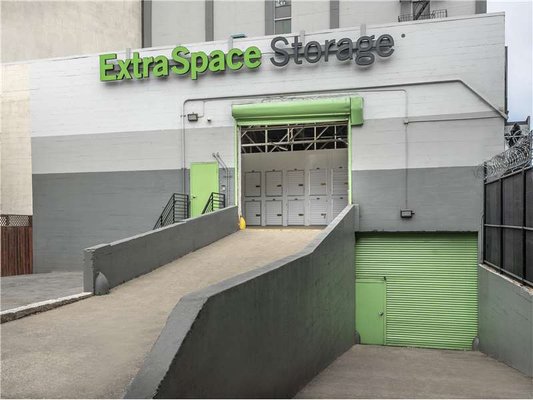 Extra Space Storage by null