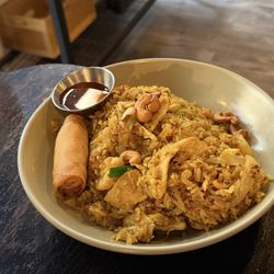 Pineapple fried rice with chicken