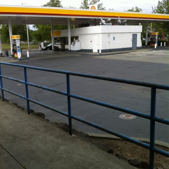 Shell - a view of a gas station from the sidewalk - Convenience Stores Near Me - Seattle, Washington Shell - a view of a gas station from the sidewalk - Convenience Stores Near Me - Seattle, Washington