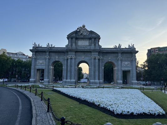 Puerta de Alcalá by null