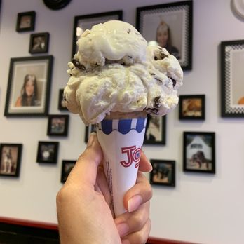 Ashley's Ice Cream - One scoop of mint chocolate chip ice cream - Ice Cream & Frozen Yogurt Near Me - Hamden, Connecticut