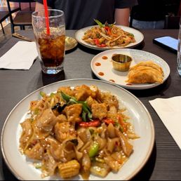 Drunken Noodle Chicken Gyoza/ Potstickers (6) Drunken Noodle Chicken Gyoza/ Potstickers (6)
