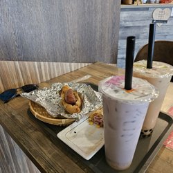 Hoja Bubble Tea And Asian Street Food - Purple taro tea, milk tea