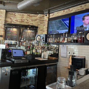 Madison's - Bar Area - New American Near Me - Madison, Wisconsin