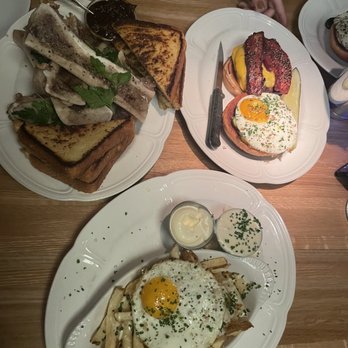 Au Cheval - worth the wait! the bone marrow was sooo good! - Bars Near Me - Chicago, Illinois Au Cheval - worth the wait! the bone marrow was sooo good! - Bars Near Me - Chicago, Illinois