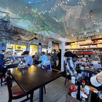 Barbara's Fishtrap - Inside - Seafood Near Me - Half Moon Bay, California