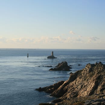 Syndicat Mixte de la Pointe du Raz - Une vraie vue d'hiver, très dégagée, on distingue parfaitement l'île de Sein. - Local Flavor Near Me - Plogoff, 29