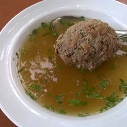 Gasthaus Zur Traube - Leberknödelsuppe