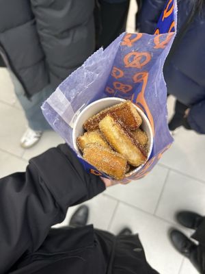 Auntie Anne's by null