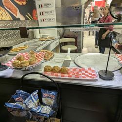 Mimi's Pizza - Display