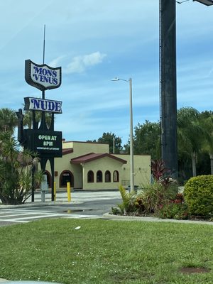 MONS VENUS - Updated July 2024 - 11 Photos & 90 Reviews - 2040 N Dale