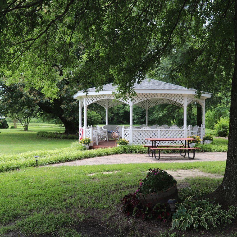 Mayberry Motor Inn - Another view of the gazebo... - Hotels Near Me - Mount Airy, North Carolina Mayberry Motor Inn - Another view of the gazebo... - Hotels Near Me - Mount Airy, North Carolina