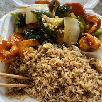 Liu's Wok - Shrimp and vegetables lunch combo. Fried rice was ONLY rice and small piece of egg- no veggies, no pork pieces, just rice. - Chinese Near Me - Mandeville, Louisiana
