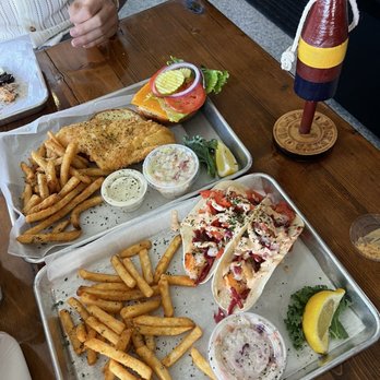 Picketts Seafood - Fish sandwich and shrimp tacos - Bars Near Me - New Smyrna Beach, Florida