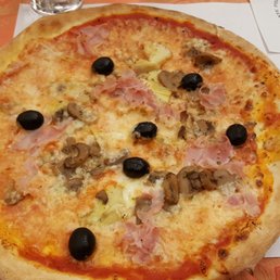 Capricciosa- cheese, ham, olives, artichokes