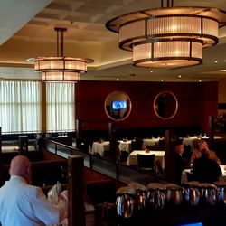 C & S Seafood and Oyster Bar - Sandy Springs - Dining area