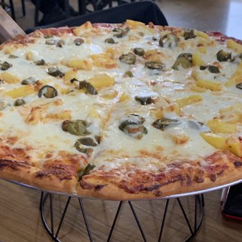 Top Gun Bar & Grill - Pineapple jalapeño pizza - Bars Near Me - Puyallup, Washington
