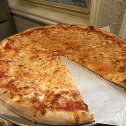 Miranda's Pizza - Large cheese