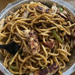 VEGGIE LOVERS Lo Mein with chicken breast VEGGIE LOVERS Lo Mein with chicken breast