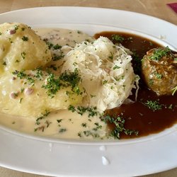 Homburger Hof - Wirtshaus-Trio 1 Stuffed, 1 Hoorischer, 1 Lebrk dumpling with bacon sauce, dark beer sauce and sauerkraut