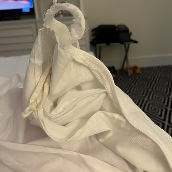 Isla Bella Beach Resort - Duvet old and torn in our $1000 room! - Resorts Near Me - Marathon, Florida Isla Bella Beach Resort - Duvet old and torn in our $1000 room! - Resorts Near Me - Marathon, Florida