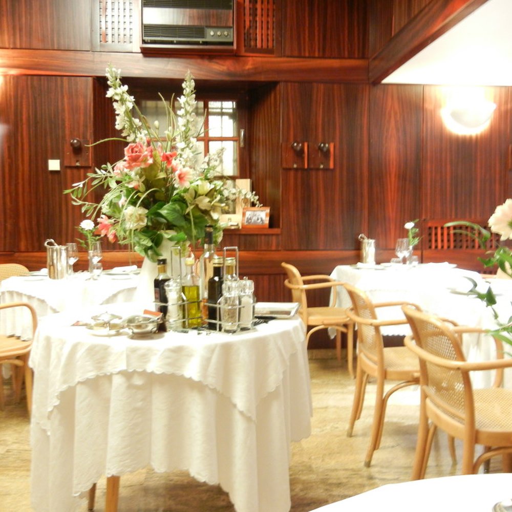Il Tartufo - Quiet, charming dining room. - Italian Near Me - Spoleto, PG