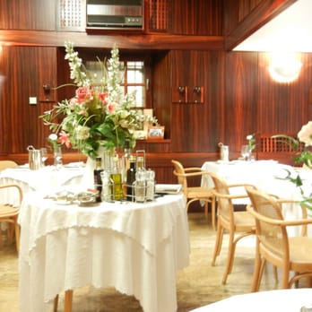 Il Tartufo - Quiet, charming dining room. - Italian Near Me - Spoleto, PG